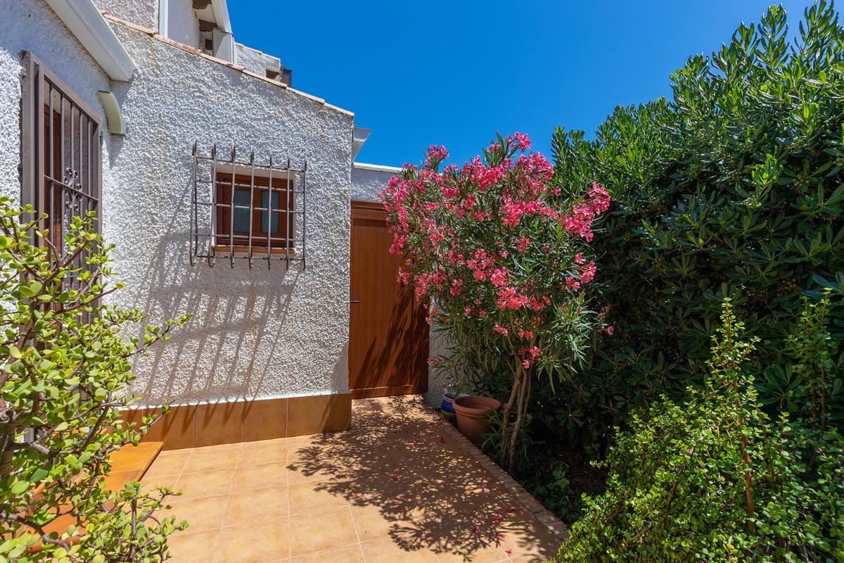 Villa a Orihuela, Alicante, Spagna 4 camere da letto, 168 mq. N° 148977