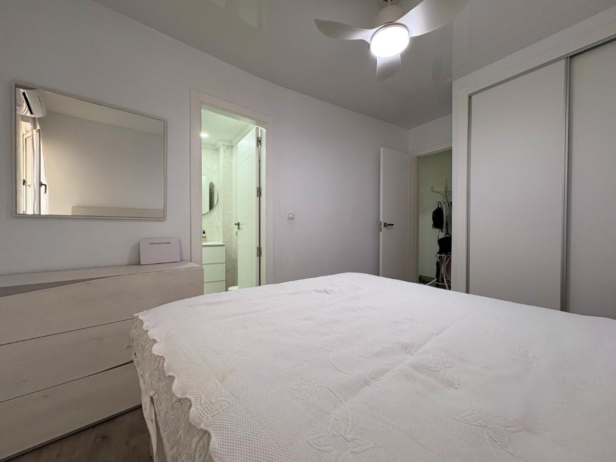 Apartment in Torrevieja, Alicante, Spain 4 bedrooms, 115 sq.m. No. 148972