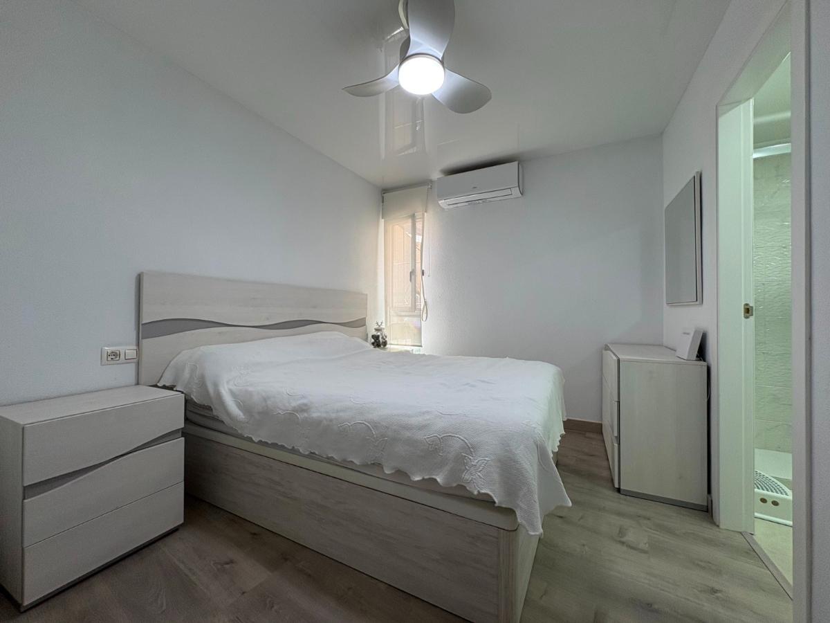 Apartment in Torrevieja, Alicante, Spain 4 bedrooms, 115 sq.m. No. 148972