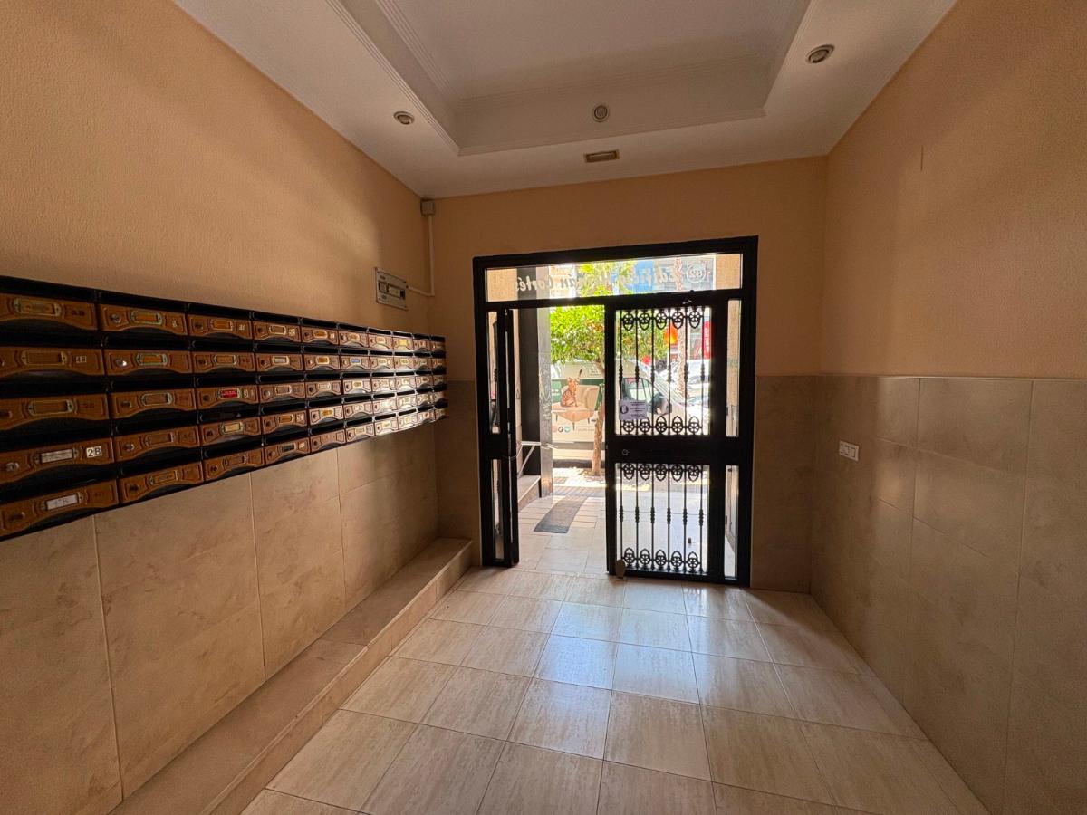 Apartment in Torrevieja, Alicante, Spain 4 bedrooms, 115 sq.m. No. 148972