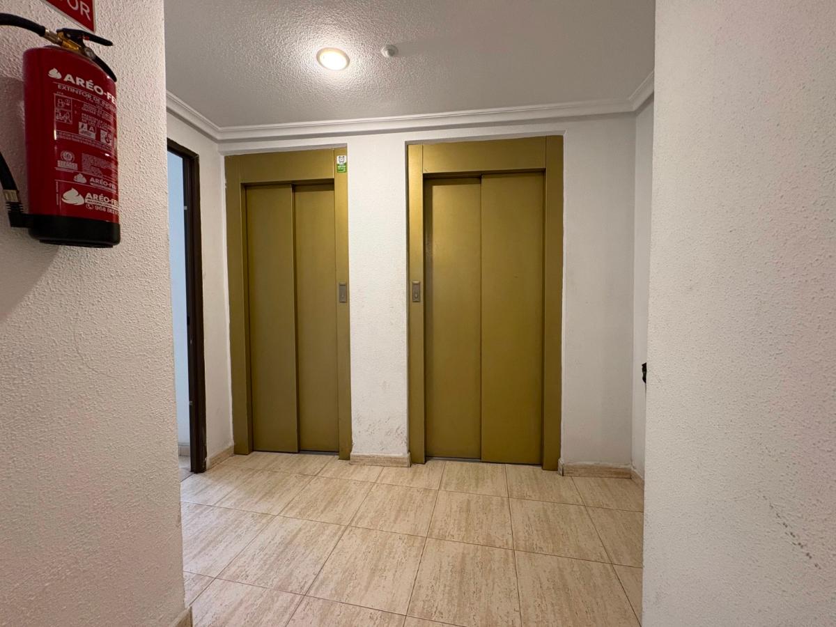 Apartment in Torrevieja, Alicante, Spain 4 bedrooms, 115 sq.m. No. 148972