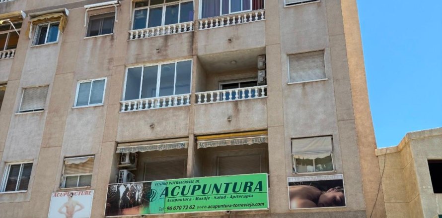 Apartment à Torrevieja, Alicante, Espagne 4 chambres, 115 m2 No. 148972