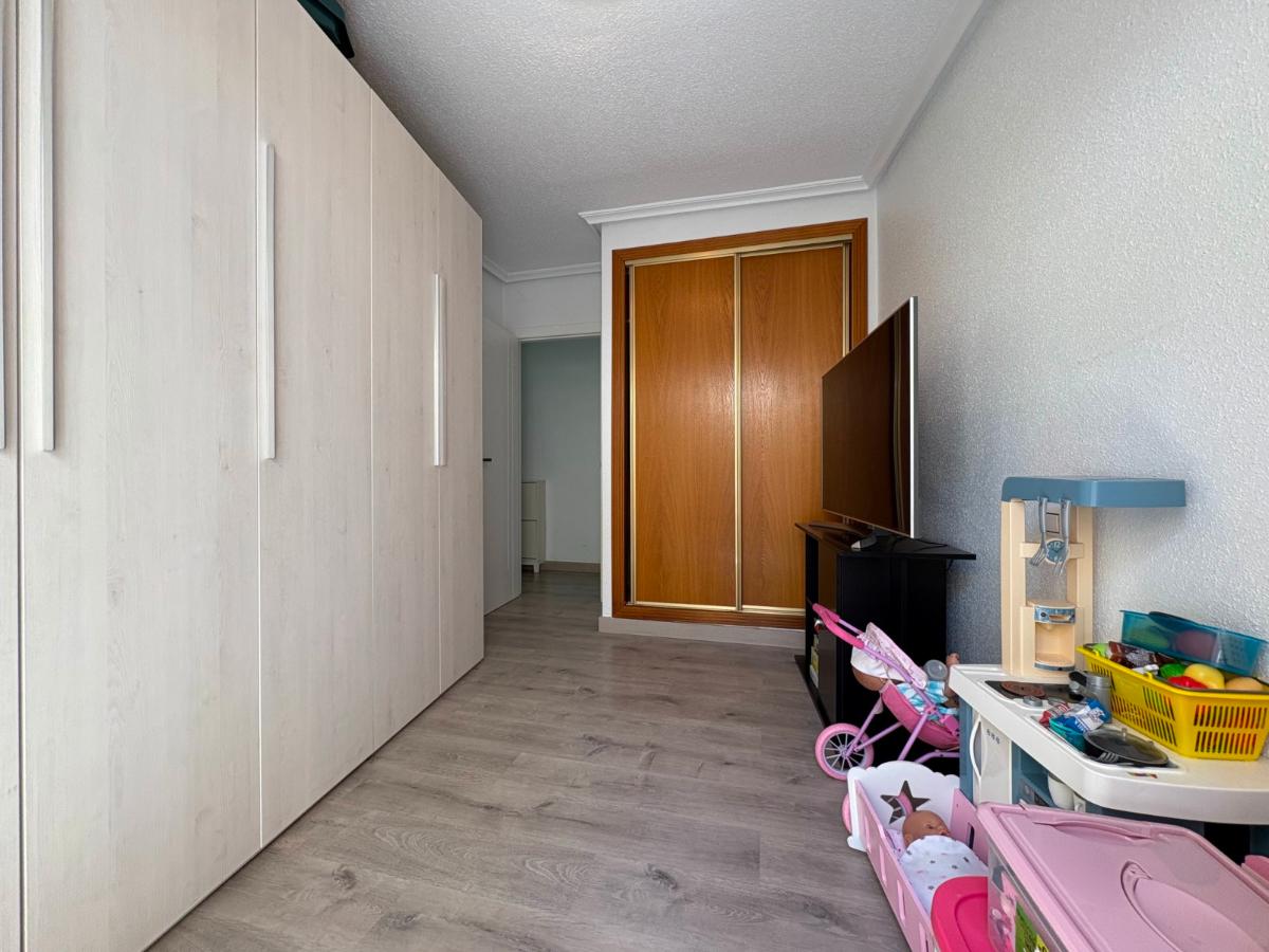Apartment in Torrevieja, Alicante, Spain 4 bedrooms, 115 sq.m. No. 148972