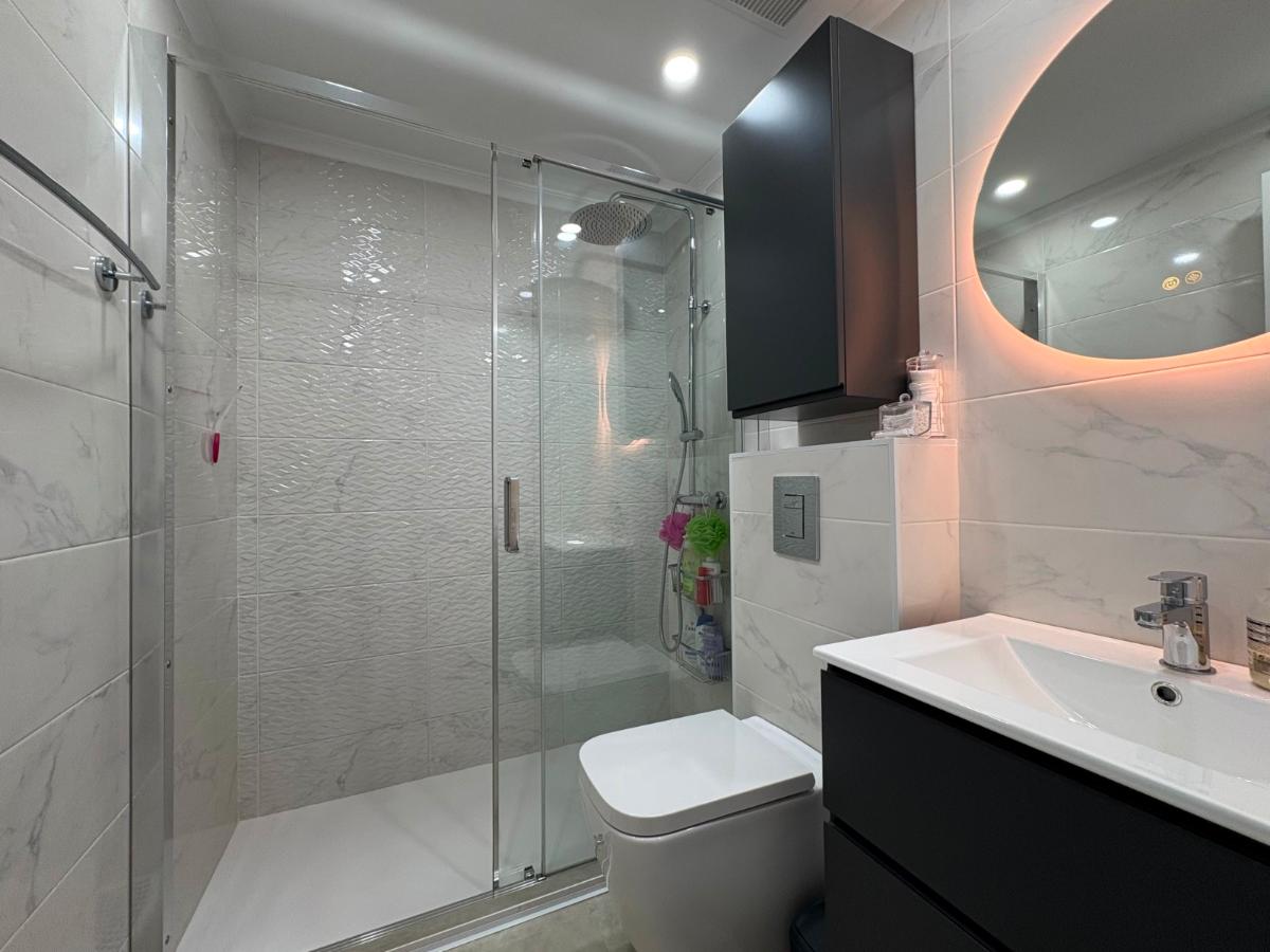 Apartment in Torrevieja, Alicante, Spain 4 bedrooms, 115 sq.m. No. 148972