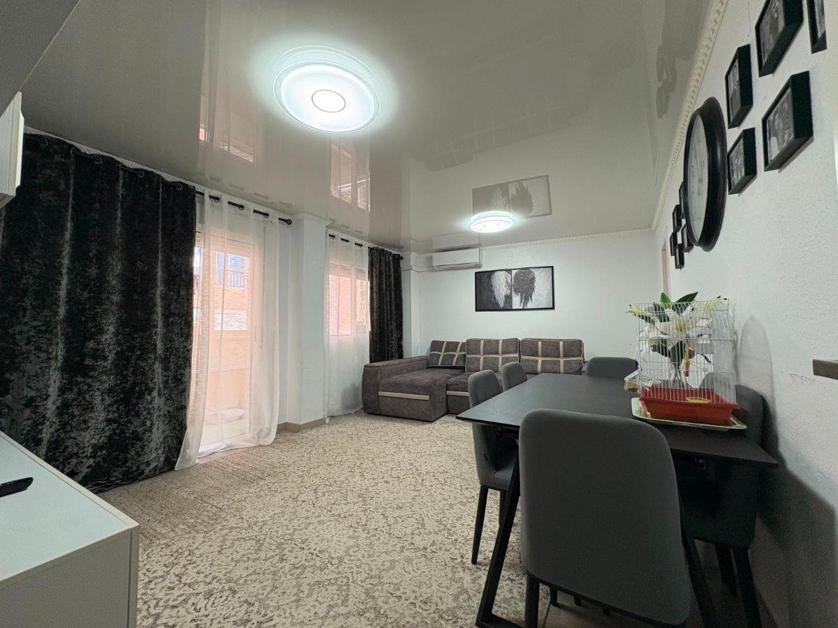 Apartment in Torrevieja, Alicante, Spain 4 bedrooms, 115 sq.m. No. 148972