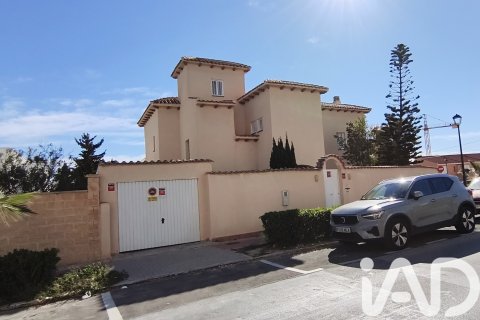 Dzīvoklis pārdošanā Torrevieja, Alicante, Spānijā 4 istabas, 274 m2 Nr. 172408 - attēls 1