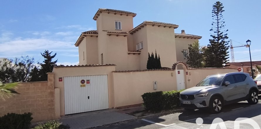 Dzīvoklis Torrevieja, Alicante, Spānijā 4 istabas, 274 m2 Nr. 172408