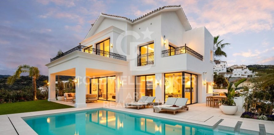 Villa i Benahavis, Malaga, Spanien 5 sovrum, 522 kvm. Nr. 158759