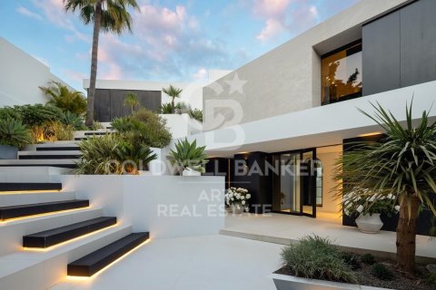 Villa for sale in Benahavis, Malaga, Spain 5 bedrooms, 555 sq.m. No. 158758 - photo 2