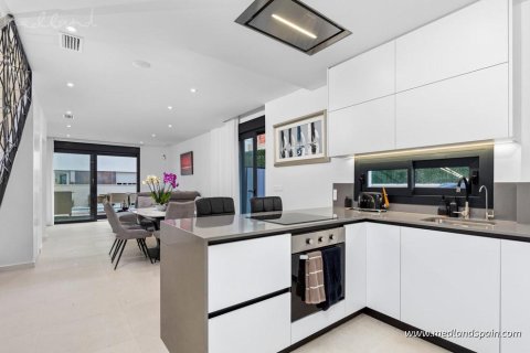 Villa in vendita a Guardamar del Segura, Alicante, Spagna 4 camere da letto, 171 mq. N° 142835 - foto 4