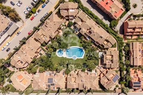House for sale in Marbella, Malaga, Spain 4 bedrooms, 238 sq.m. No. 158199 - photo 16