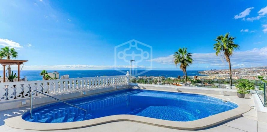 Villa in Adeje, Tenerife, Spain 4 bedrooms, 435 sq.m. No. 147619