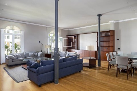 Huoneisto Barcelona, Espanja 4 makuuhuonetta, 200 m2 No. 192846