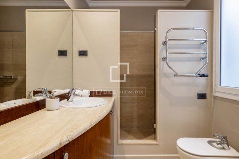 Huoneisto vuokrattavana Barcelona, Espanja, 4 makuuhuonetta, 200 m2 No. 192846 - kuva 16