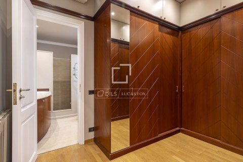 Huoneisto vuokrattavana Barcelona, Espanja, 4 makuuhuonetta, 200 m2 No. 192846 - kuva 15