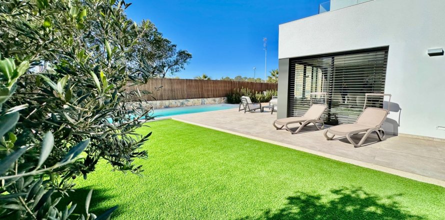 Villa i Pinar De Campoverde, Alicante, Spanien 3 sovrum, 282 kvm. Nr. 144334