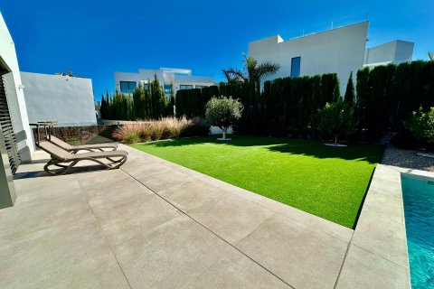 Villa till salu i Pinar De Campoverde, Alicante, Spanien 3 sovrum, 282 kvm. Nr. 144334 - foto 24