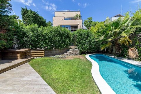 Продажа дома в Барселона, Испания 5 спален, №141004 - фото 1