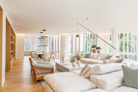 Lägenhet till salu i Barcelona, Spanien 5 sovrum, Nr. 141003 - foto 1