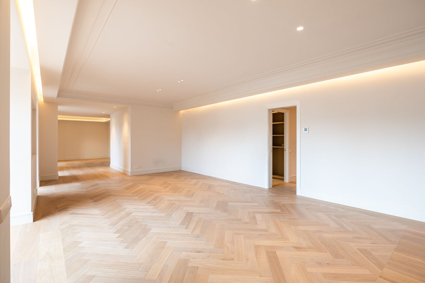 Apartamento en Barcelona, España 4 dormitorios,  No. 141005
