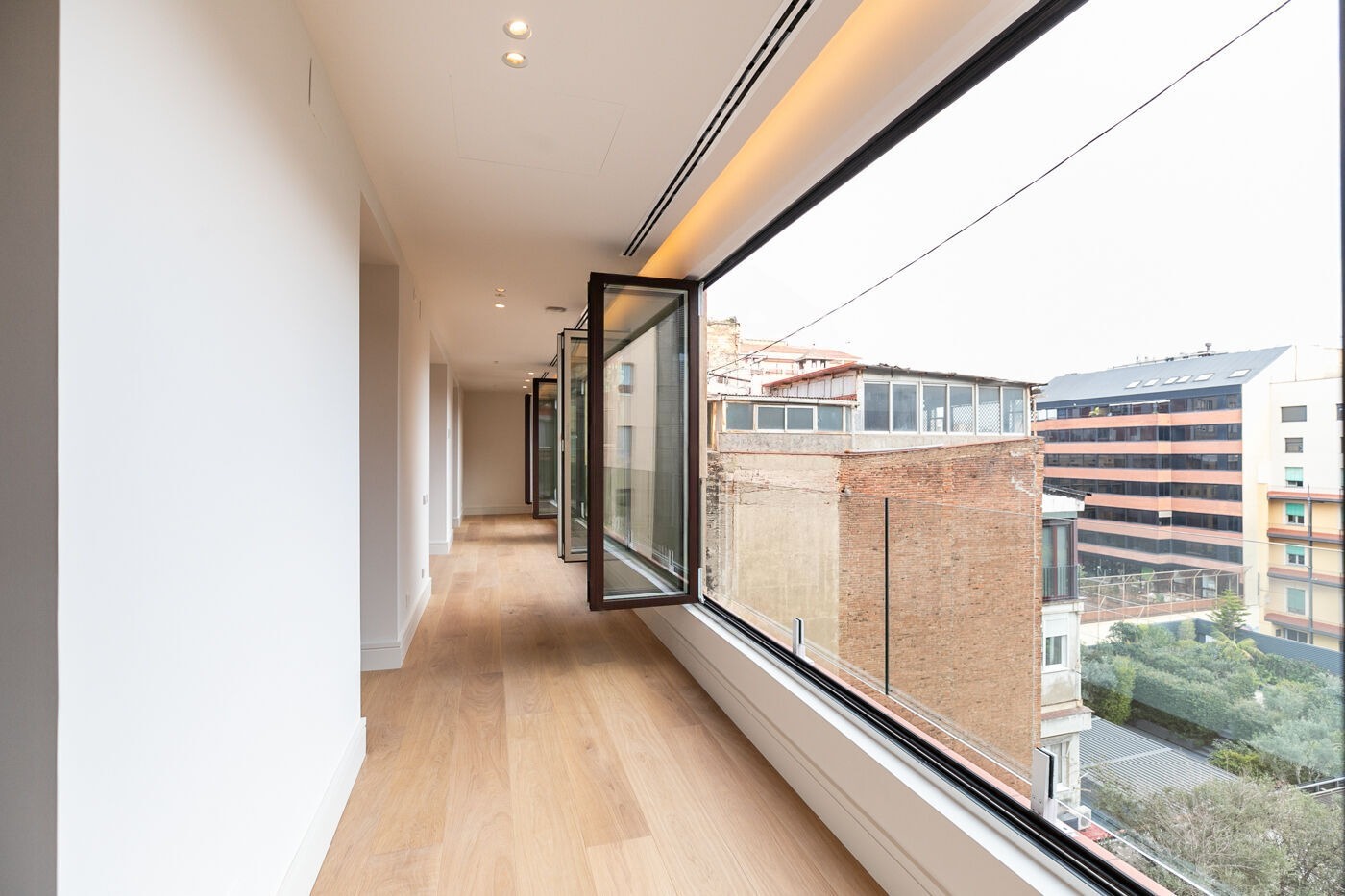 Apartamento en Barcelona, España 4 dormitorios,  No. 141005