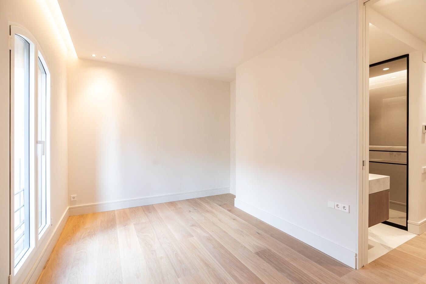 Apartamento en Barcelona, España 4 dormitorios,  No. 141005