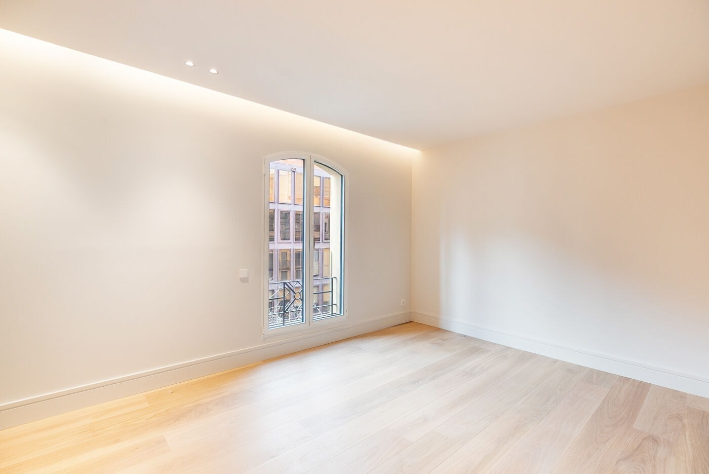 Apartamento en Barcelona, España 4 dormitorios,  No. 141005