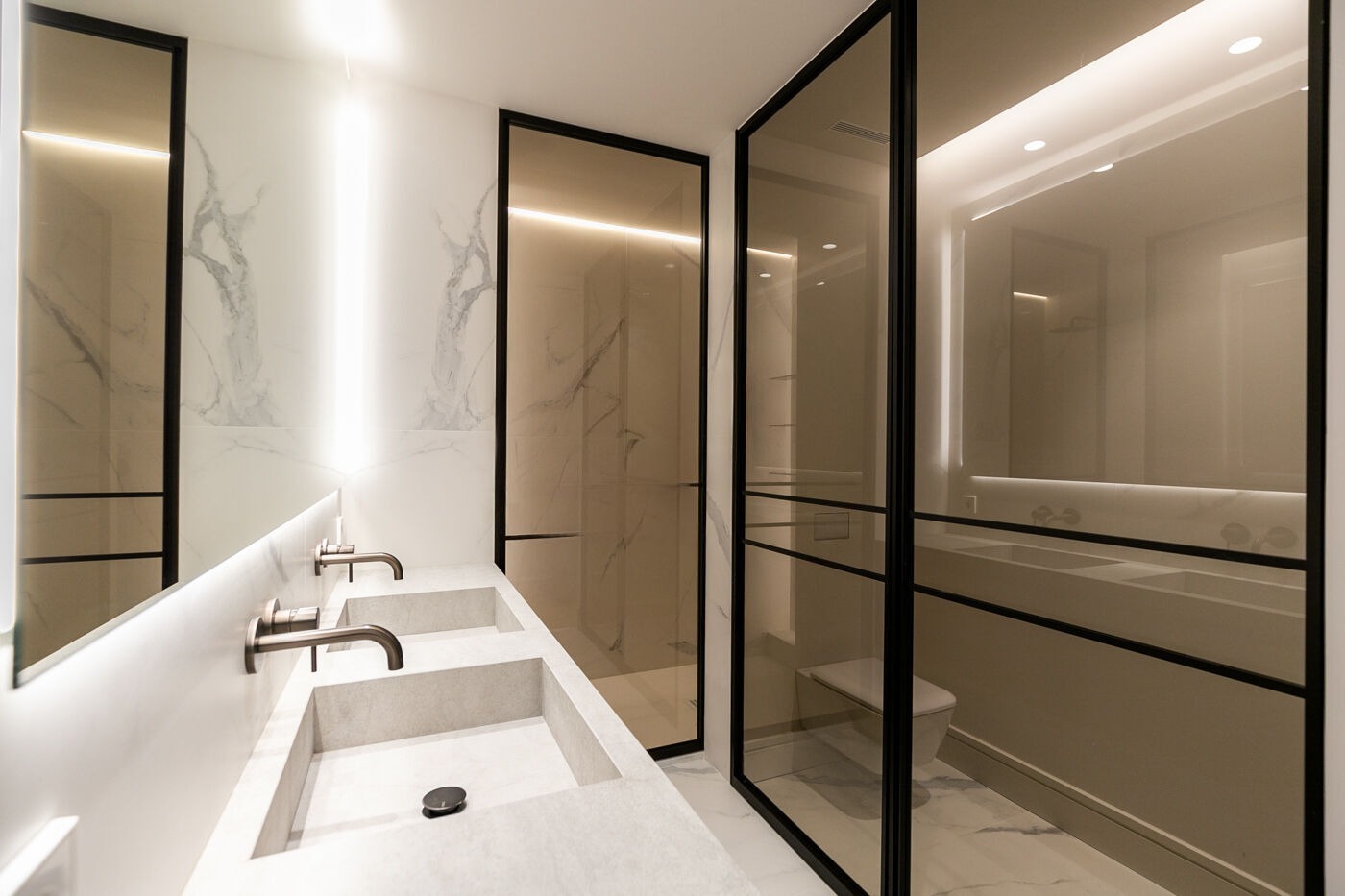 Apartamento en Barcelona, España 4 dormitorios,  No. 141005