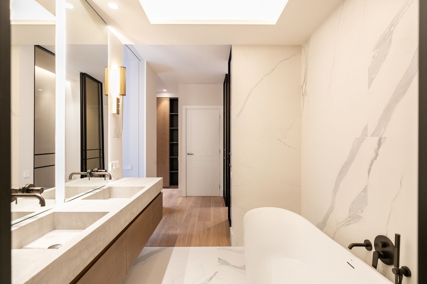 Apartamento en Barcelona, España 4 dormitorios,  No. 141005