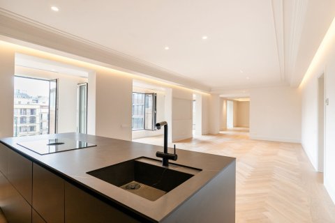 Lägenhet till salu i Barcelona, Spanien 4 sovrum, Nr. 141005 - foto 1