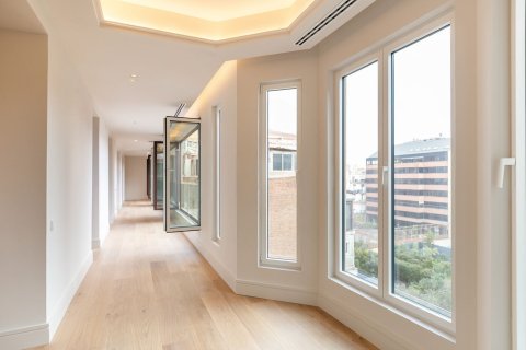 Lägenhet till salu i Barcelona, Spanien 4 sovrum, Nr. 141005 - foto 8