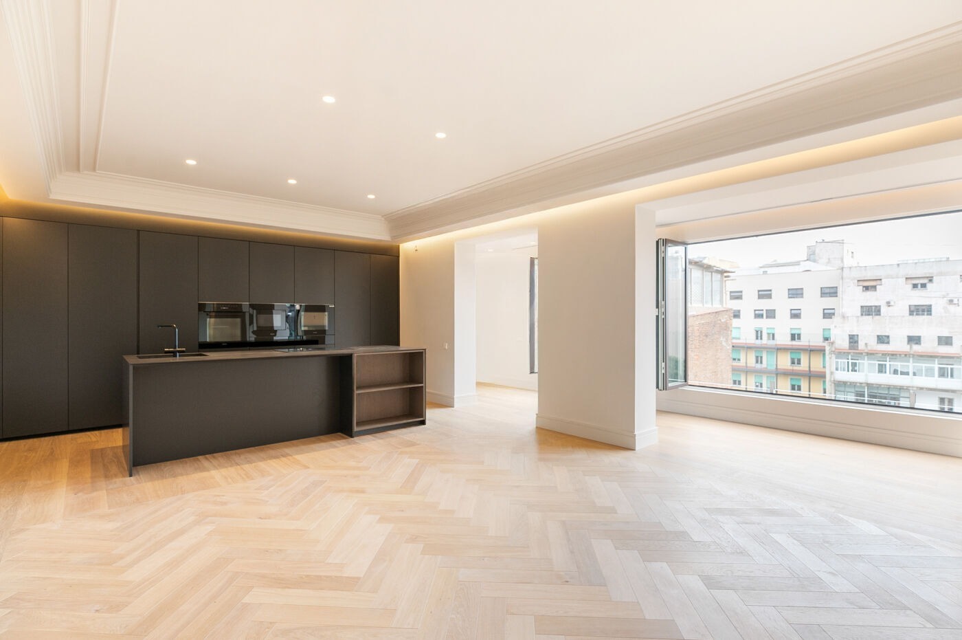 Apartamento en Barcelona, España 4 dormitorios,  No. 141005