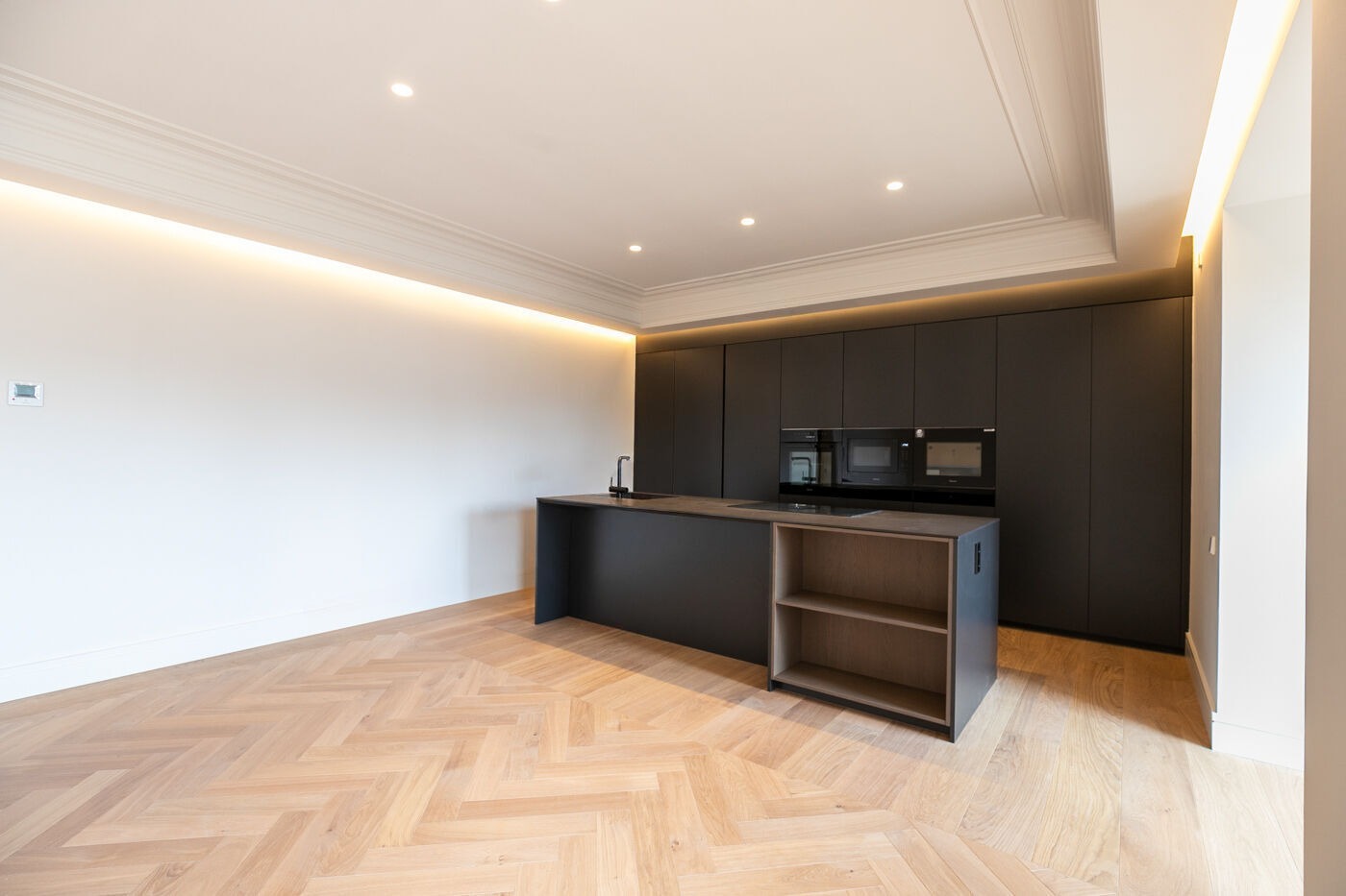 Apartamento en Barcelona, España 4 dormitorios,  No. 141005