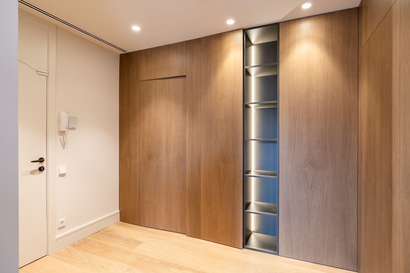 Apartamento en Barcelona, España 4 dormitorios,  No. 141005