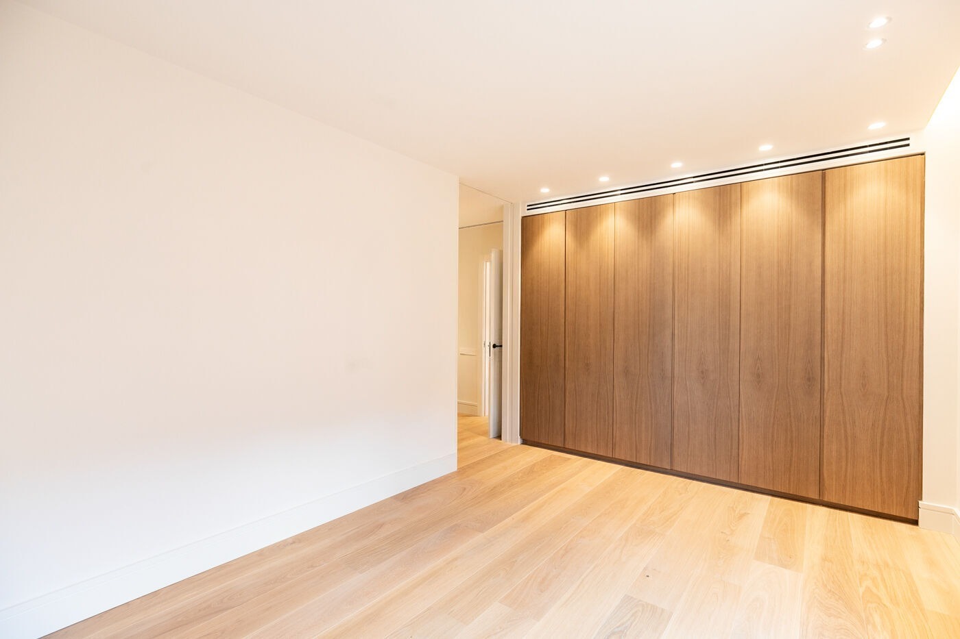 Apartamento en Barcelona, España 4 dormitorios,  No. 141005