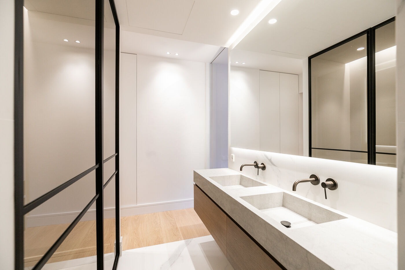 Apartamento en Barcelona, España 4 dormitorios,  No. 141005