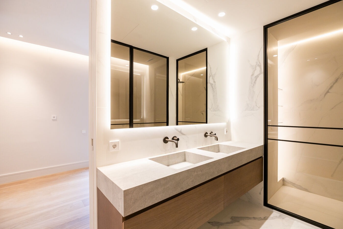 Apartamento en Barcelona, España 4 dormitorios,  No. 141005