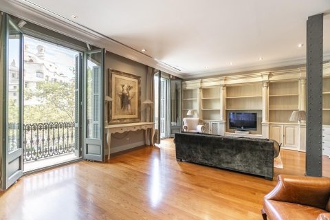 Apartamento en venta en Barcelona, España 4 dormitorios, 220 m2 No. 141006 - foto 1