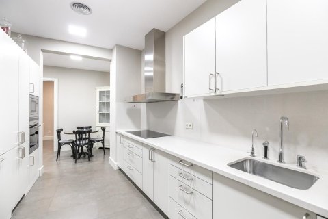 Apartamento en venta en Barcelona, España 4 dormitorios, 220 m2 No. 141006 - foto 6
