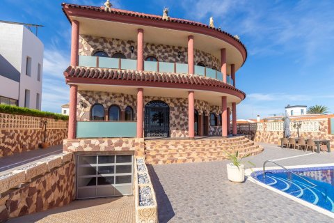 Villa in La Zenia, Alicante, Spanien 624 m2 Nr. 190779