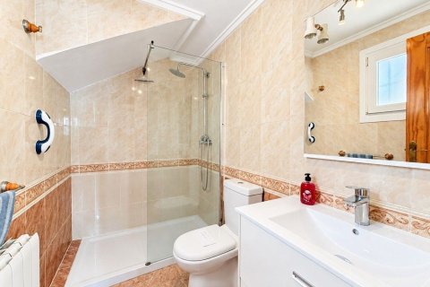 Villa till salu i San Fulgencio, Alicante, Spanien 4 sovrum, 137 kvm. Nr. 196345 - foto 17