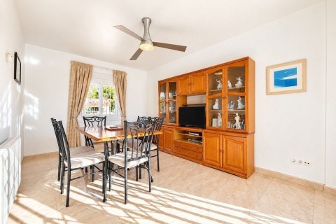 Villa till salu i San Fulgencio, Alicante, Spanien 4 sovrum, 137 kvm. Nr. 196345 - foto 7