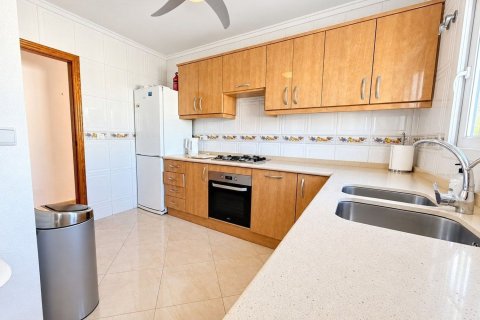 Villa till salu i San Fulgencio, Alicante, Spanien 4 sovrum, 137 kvm. Nr. 196345 - foto 9