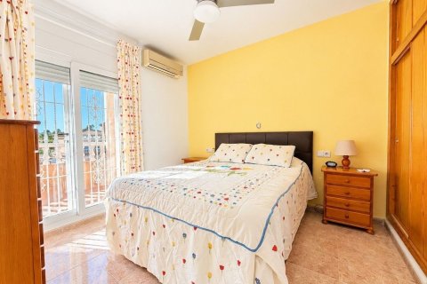 Villa till salu i San Fulgencio, Alicante, Spanien 4 sovrum, 137 kvm. Nr. 196345 - foto 11