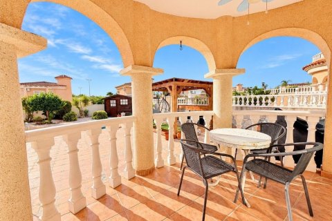 Villa till salu i San Fulgencio, Alicante, Spanien 4 sovrum, 137 kvm. Nr. 196345 - foto 4