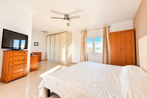 Villa till salu i San Fulgencio, Alicante, Spanien 4 sovrum, 137 kvm. Nr. 196345 - foto 16