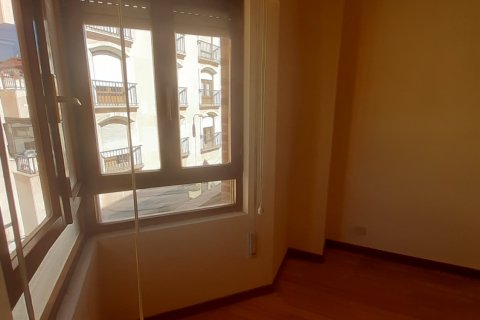Продажа квартиры в Ла-Баньеса, Леон, Испания 1 спальня, 95м2 №185880 - фото 16