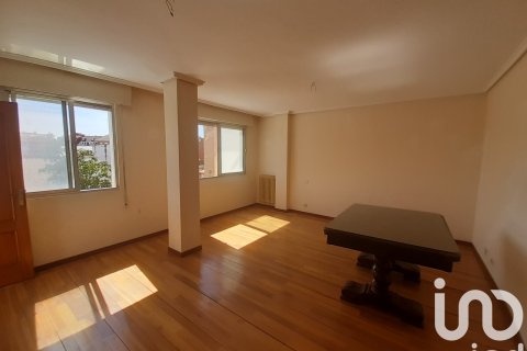 Продажа квартиры в Ла-Баньеса, Леон, Испания 1 спальня, 95м2 №185880 - фото 13