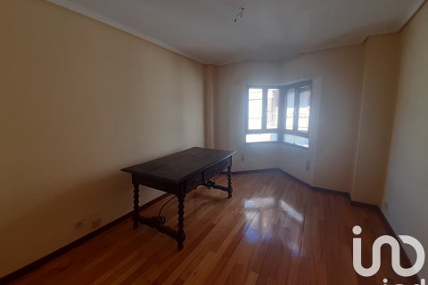 Продажа квартиры в Ла-Баньеса, Леон, Испания 1 спальня, 95м2 №185880 - фото 15