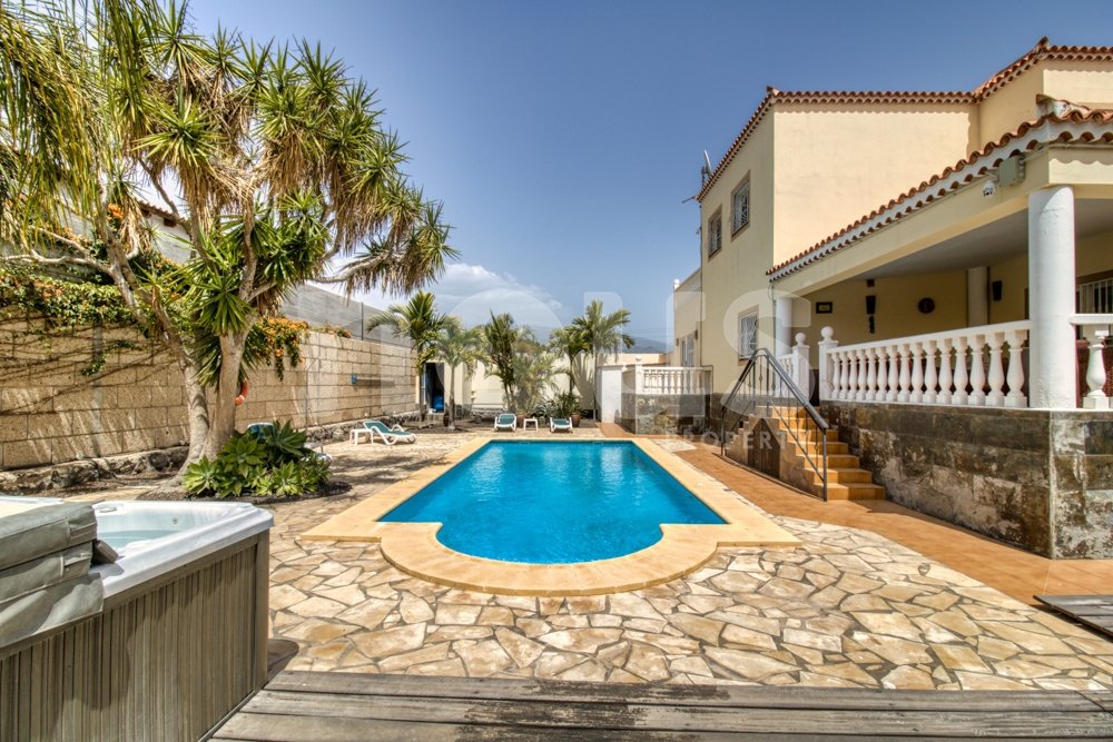 Villa en Tenerife, España 6 dormitorios, 360 m2 No. 103042